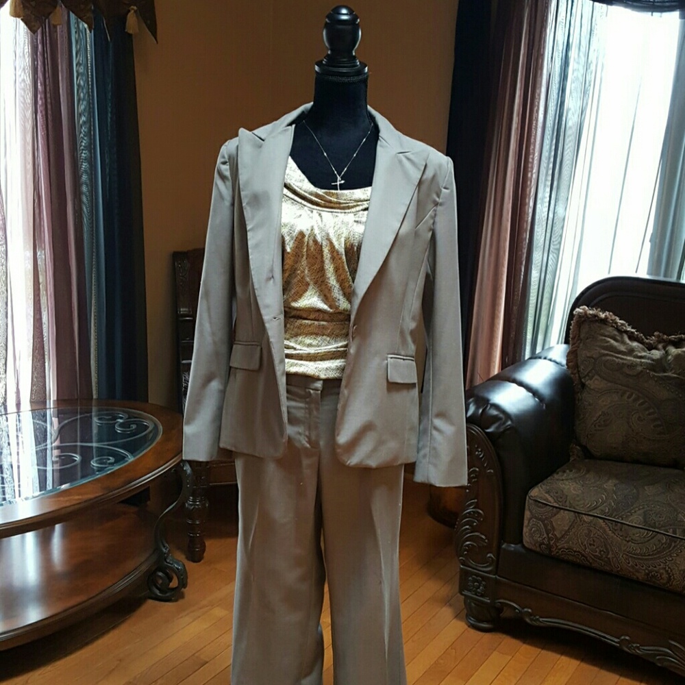 NY&CO Pants Suit